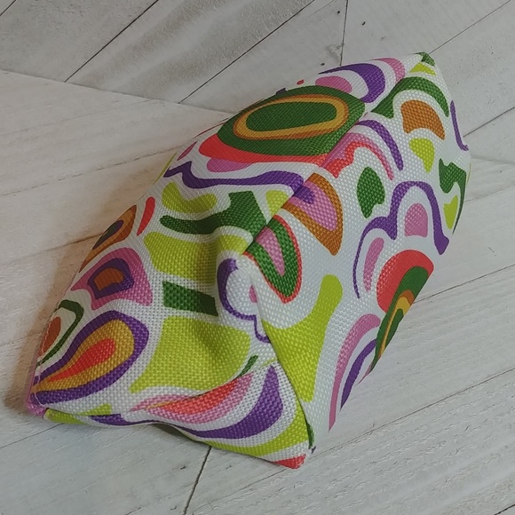 Clinique Patternd Cosmetic Bag - Picture 4 of 7